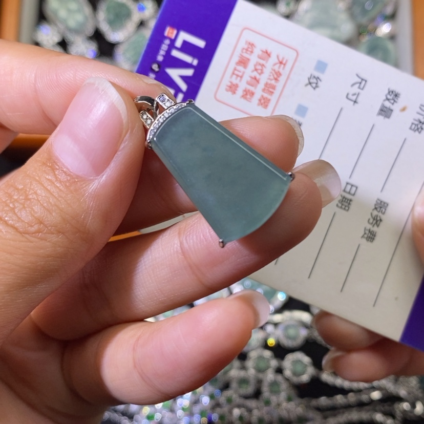 【闪购商品】翡翠未镶嵌颈饰天然