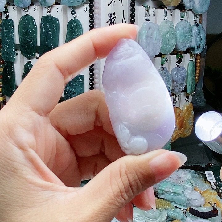 颈饰足铂镶嵌翡翠翡翠