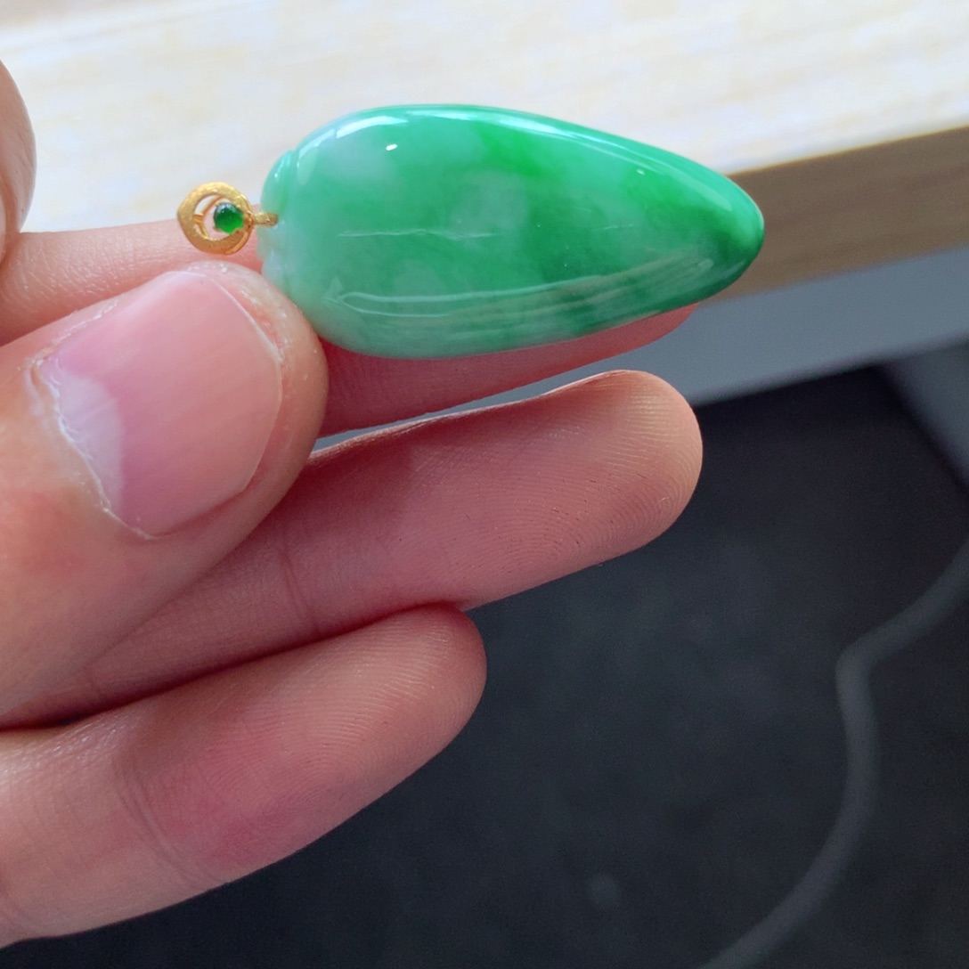 翡翠颈饰18K金镶嵌吊坠