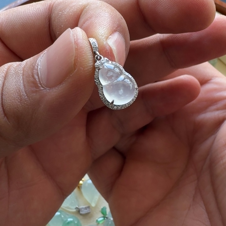 翡翠吊坠(不含链)18K金镶嵌