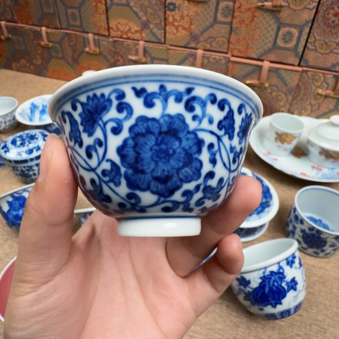 杯青花缠枝花卉杯