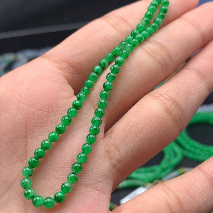 翡翠手镯未镶嵌卡