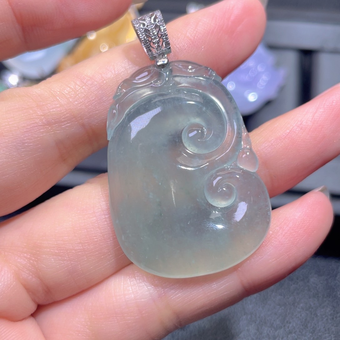 颈饰18K金镶嵌翡翠翡翠