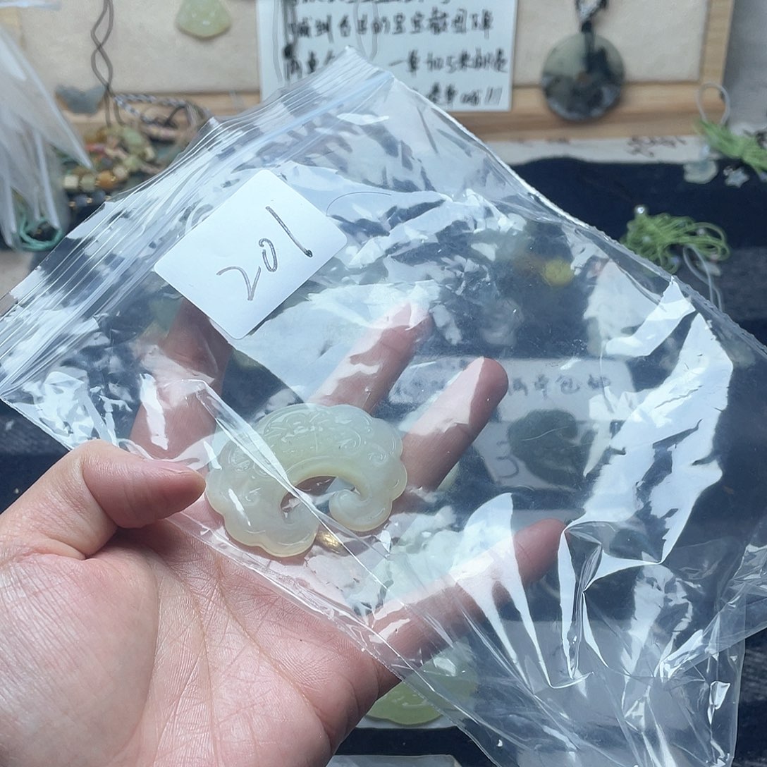 蛇纹石玉颈饰未镶嵌海*宝