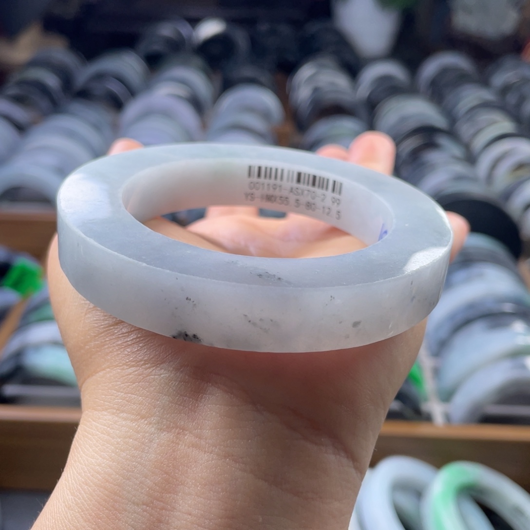 定制翡翠未镶嵌翡翠手镯