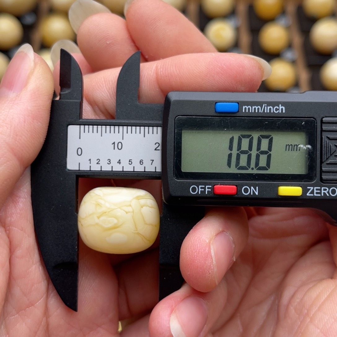 裸石琥珀未镶嵌王*器蜜蜡墩子白蜡妖花鸽