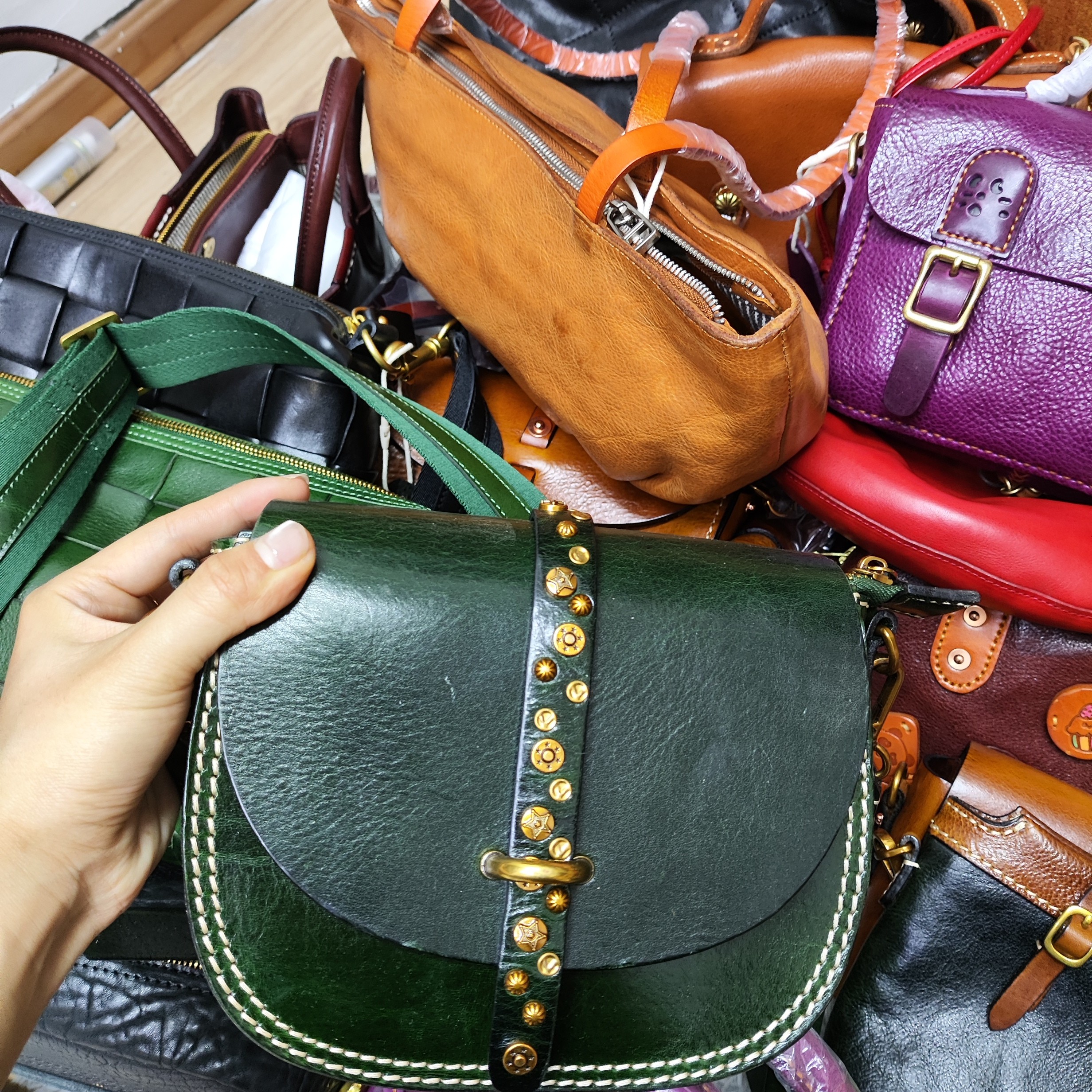 单肩款可爱风纯色耐磨百搭锁扣斜挎包真皮休闲手机包零钱包复古