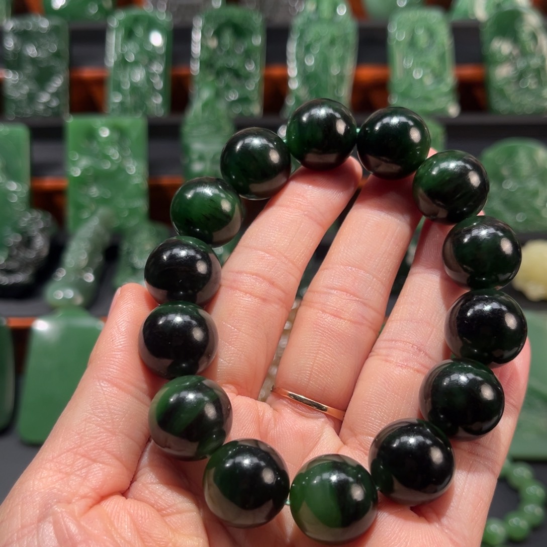 i***e和田玉（碧玉）未镶嵌颈饰