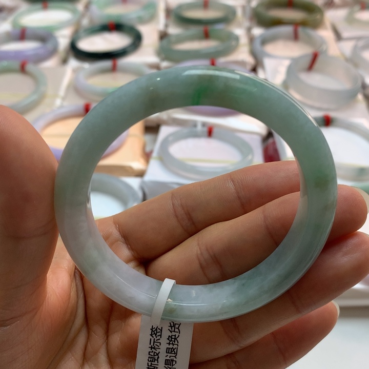 翡翠未镶嵌手镯果绿底54.7