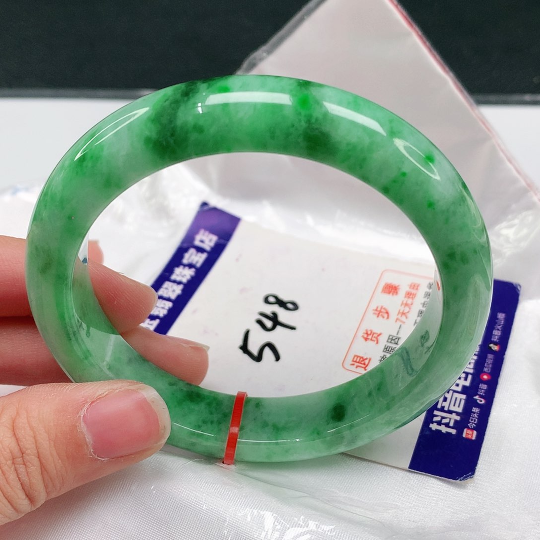翡翠手镯未镶嵌翡翠
