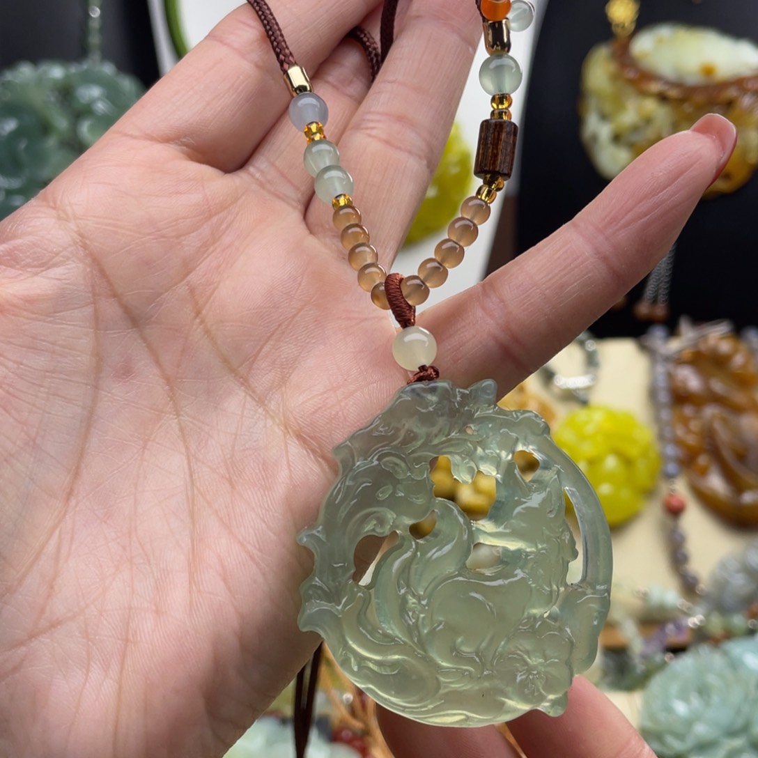 未镶嵌蛇纹石玉颈饰