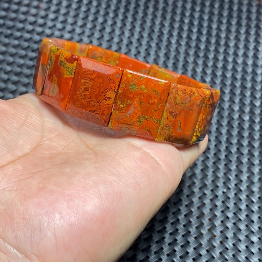 玛瑙/玉髓战国红未镶嵌为**搏