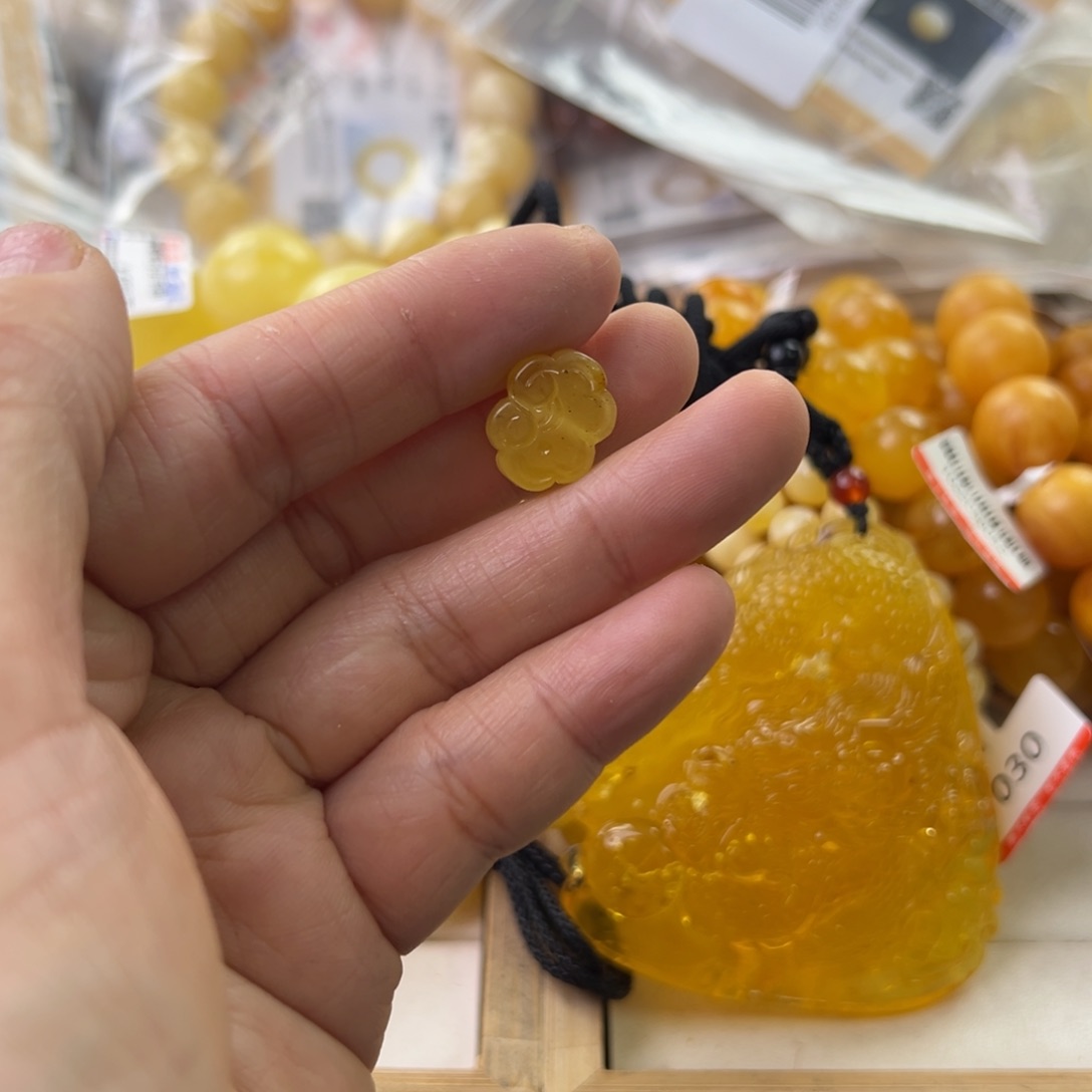 琥珀珠宝奇石未镶嵌