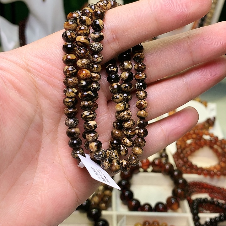 琥珀未镶嵌裸石抚顺琥珀677