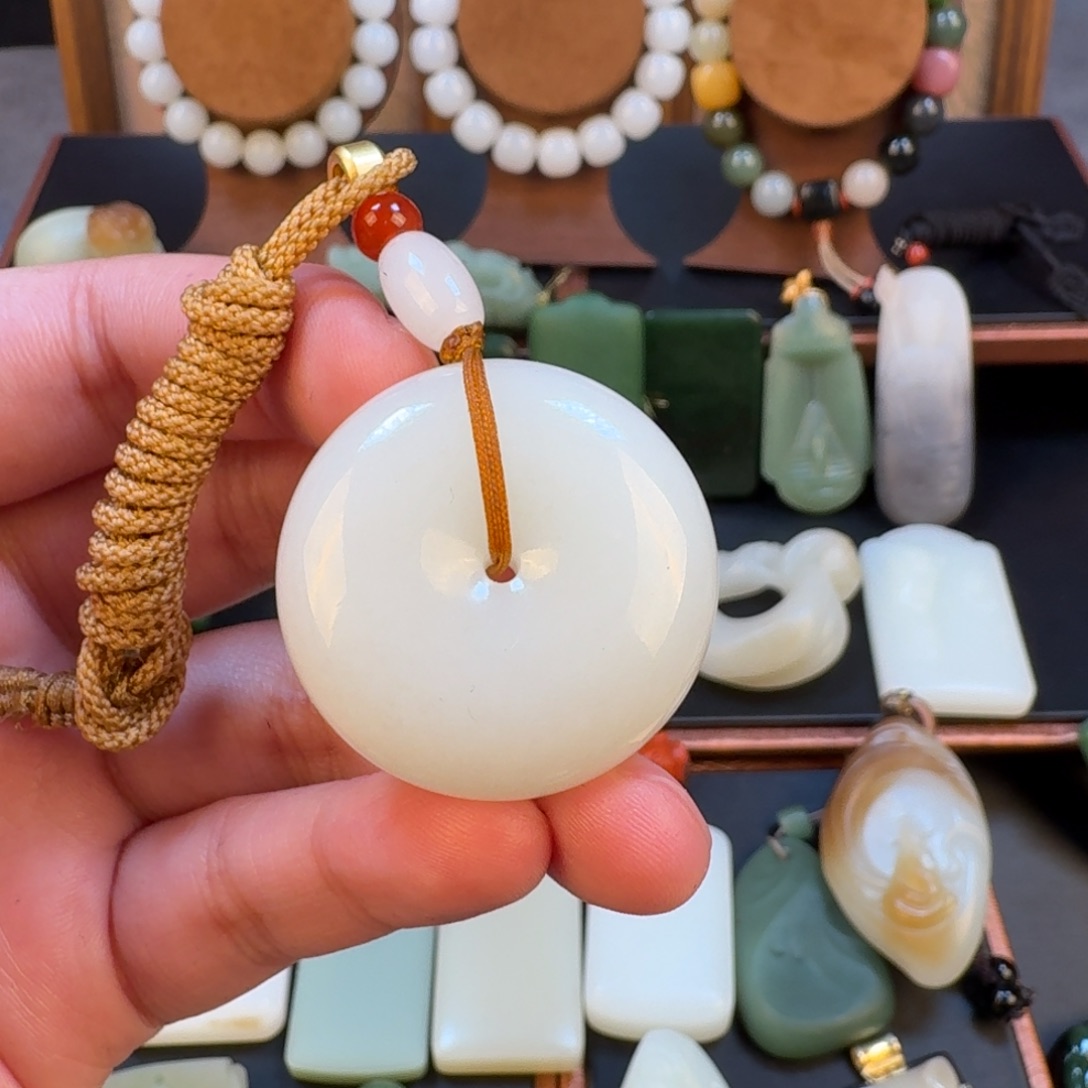 和田玉未镶嵌项链