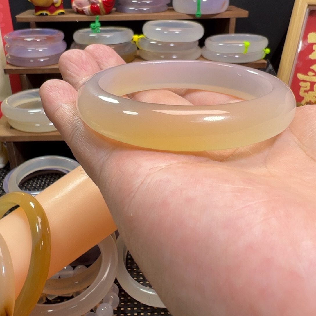 玛瑙/玉髓手镯未镶嵌?