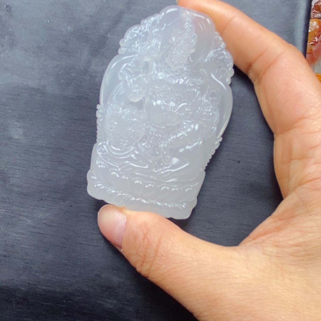 石英质玉（黄龙玉）颈饰未镶嵌