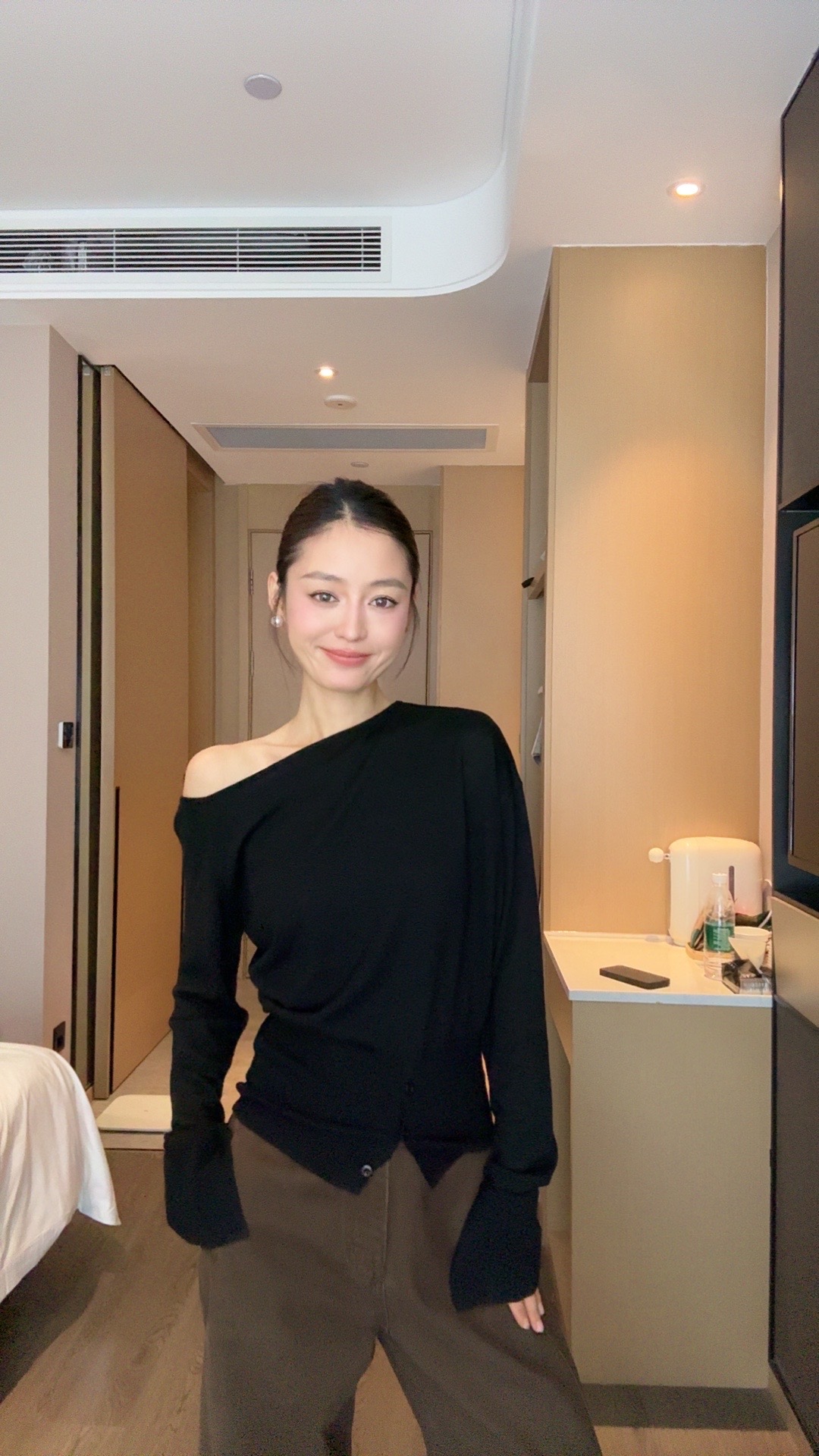 【部分现】纯色斜领露肩长袖针织衫女2024秋季新款百搭上衣M580