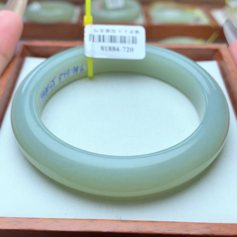 【闪购商品】和田玉手镯未镶嵌59