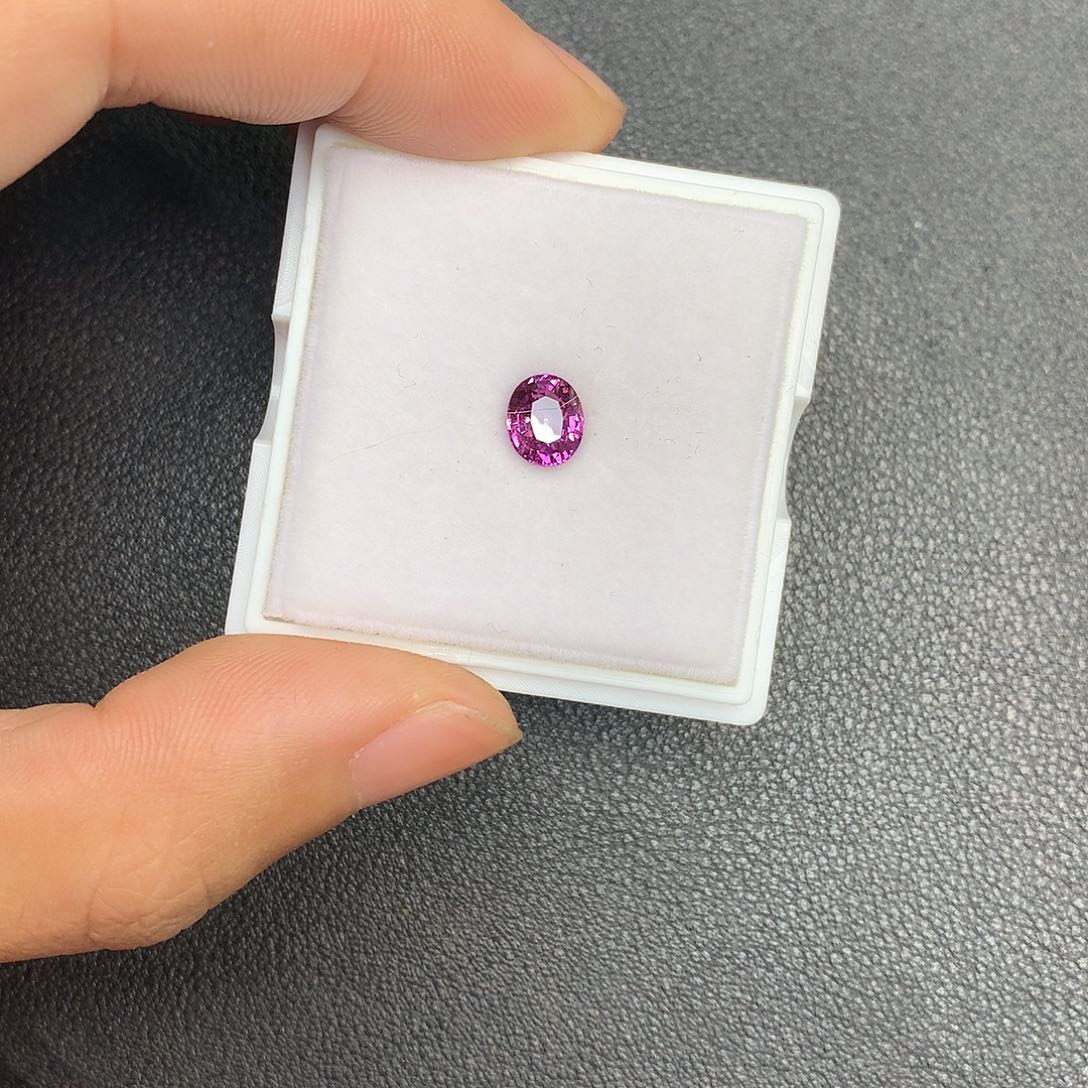 蓝宝石裸石未镶嵌