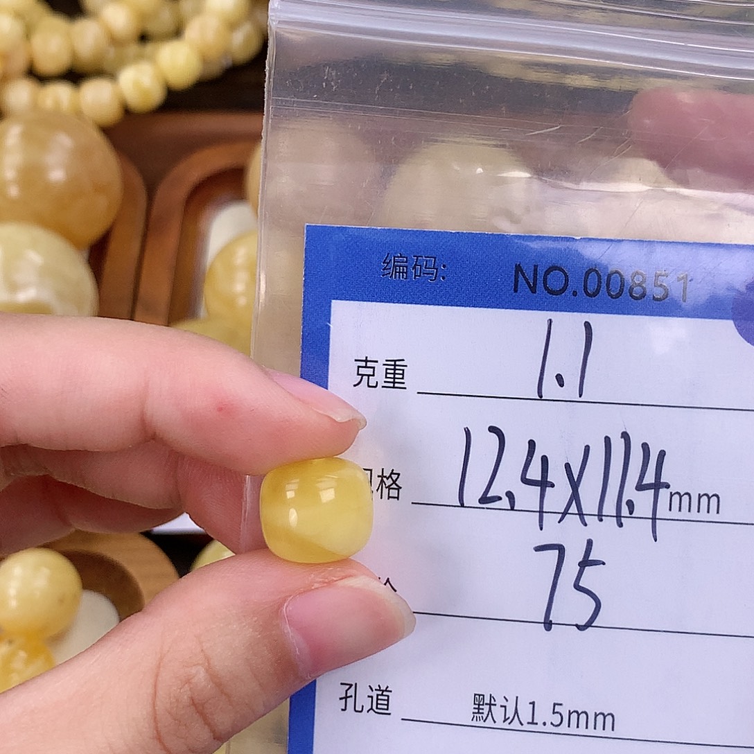 琥珀未镶嵌珠宝奇石