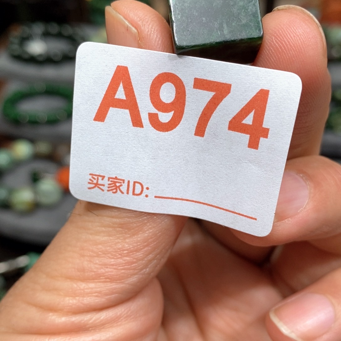 翡翠颈饰未镶嵌漂亮美眉