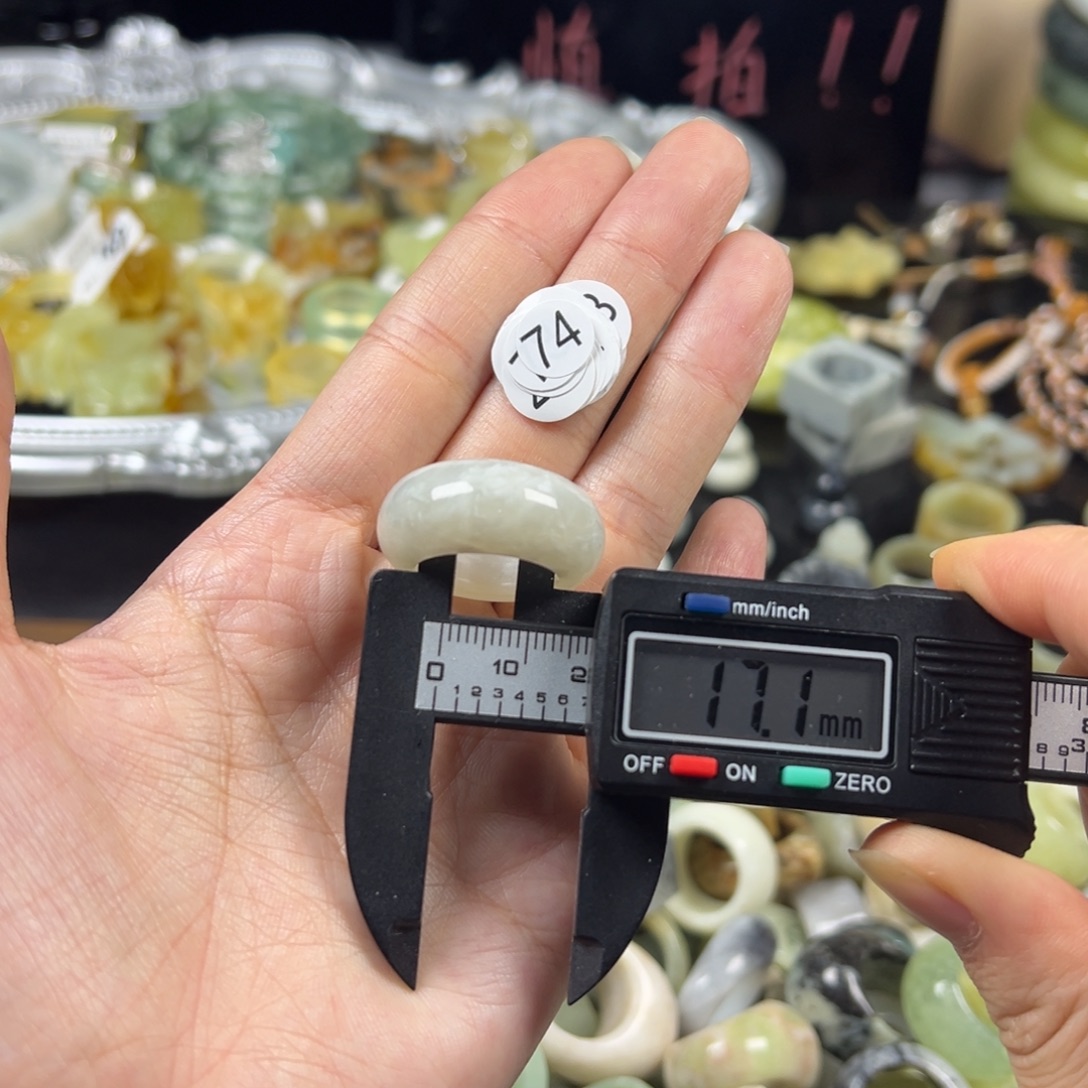 蛇纹石玉未镶嵌戒指