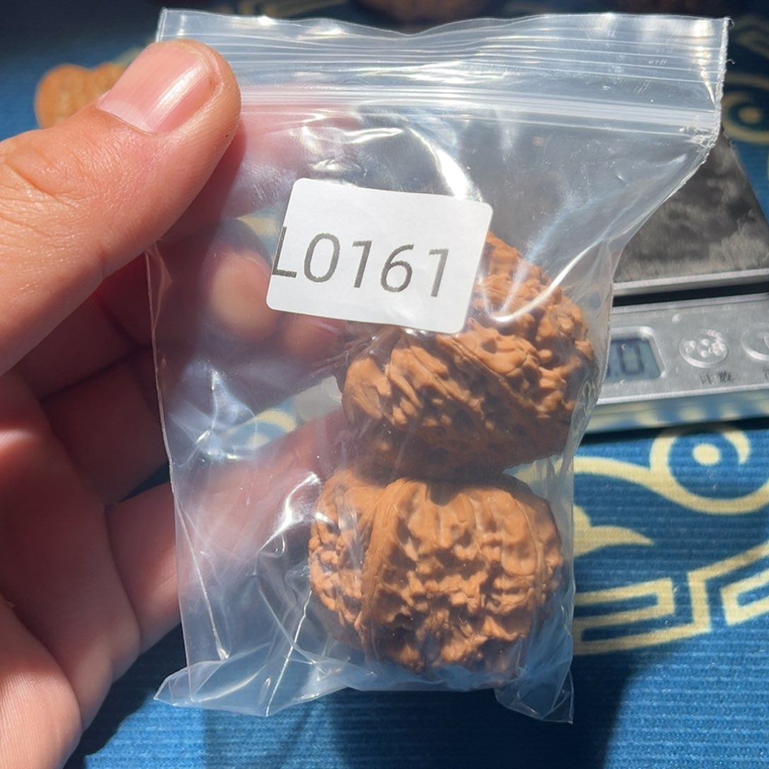 文玩核桃吊坠白狮子