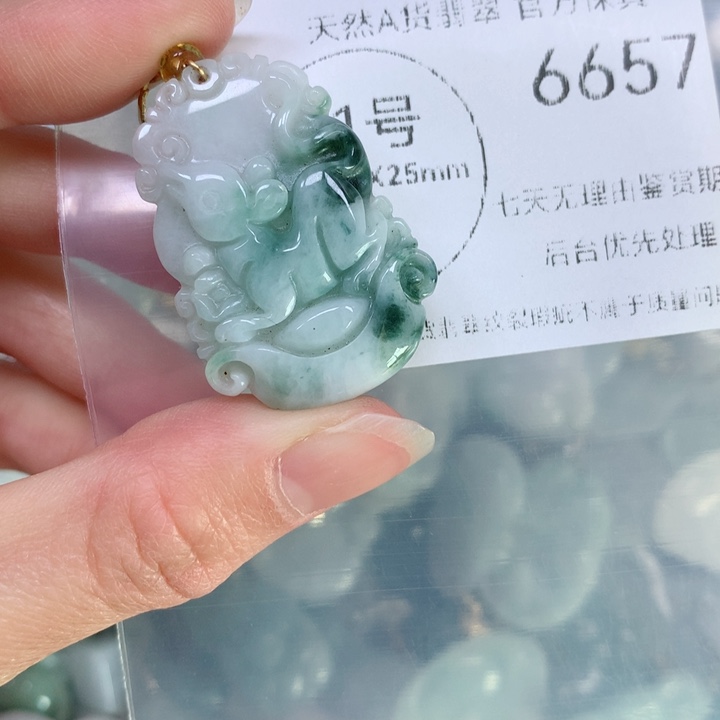 翡翠颈饰未镶嵌翡翠