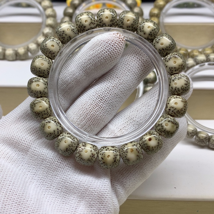 星月菩提手串17号 绿包白大凤眼12/11