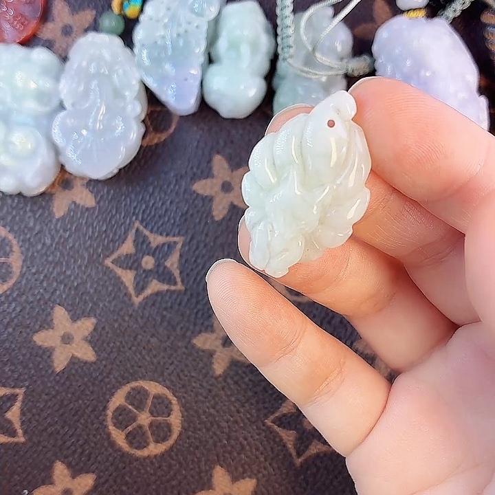 翡翠未镶嵌挂件85246