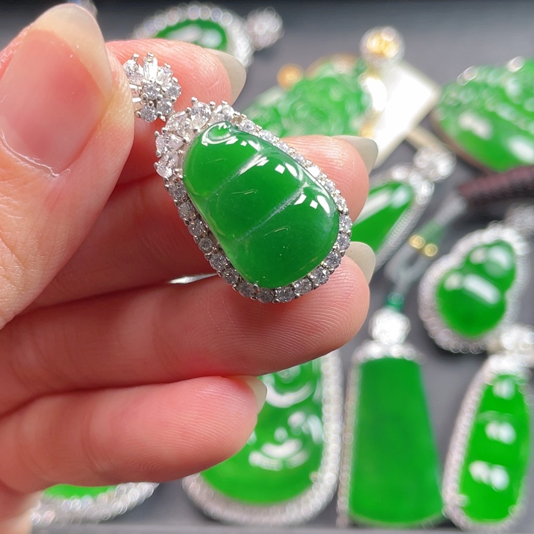 吊坠(不含链)未镶嵌翡翠