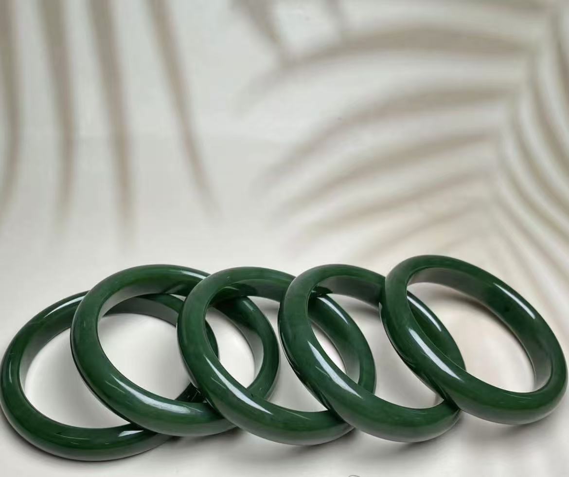 天然和田玉老坑高货碧玉正圈手镯多样性发其一