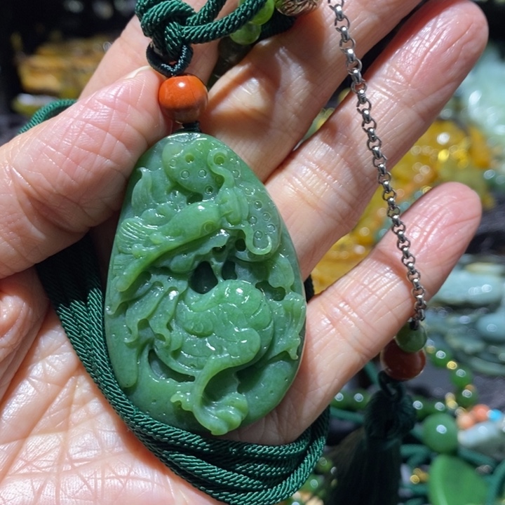 翡翠吊坠(赠链)未镶嵌