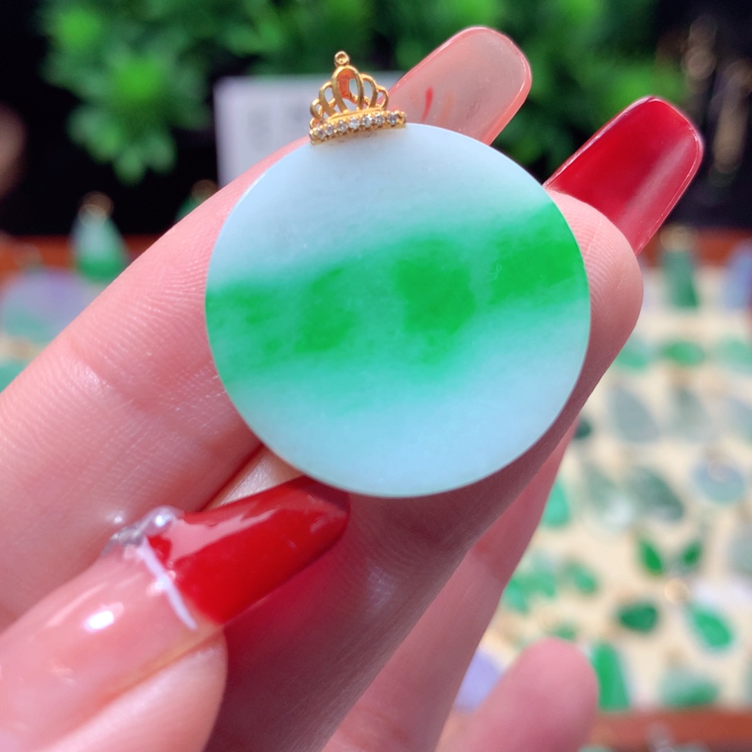 翡翠吊坠(不含链)18K金镶嵌