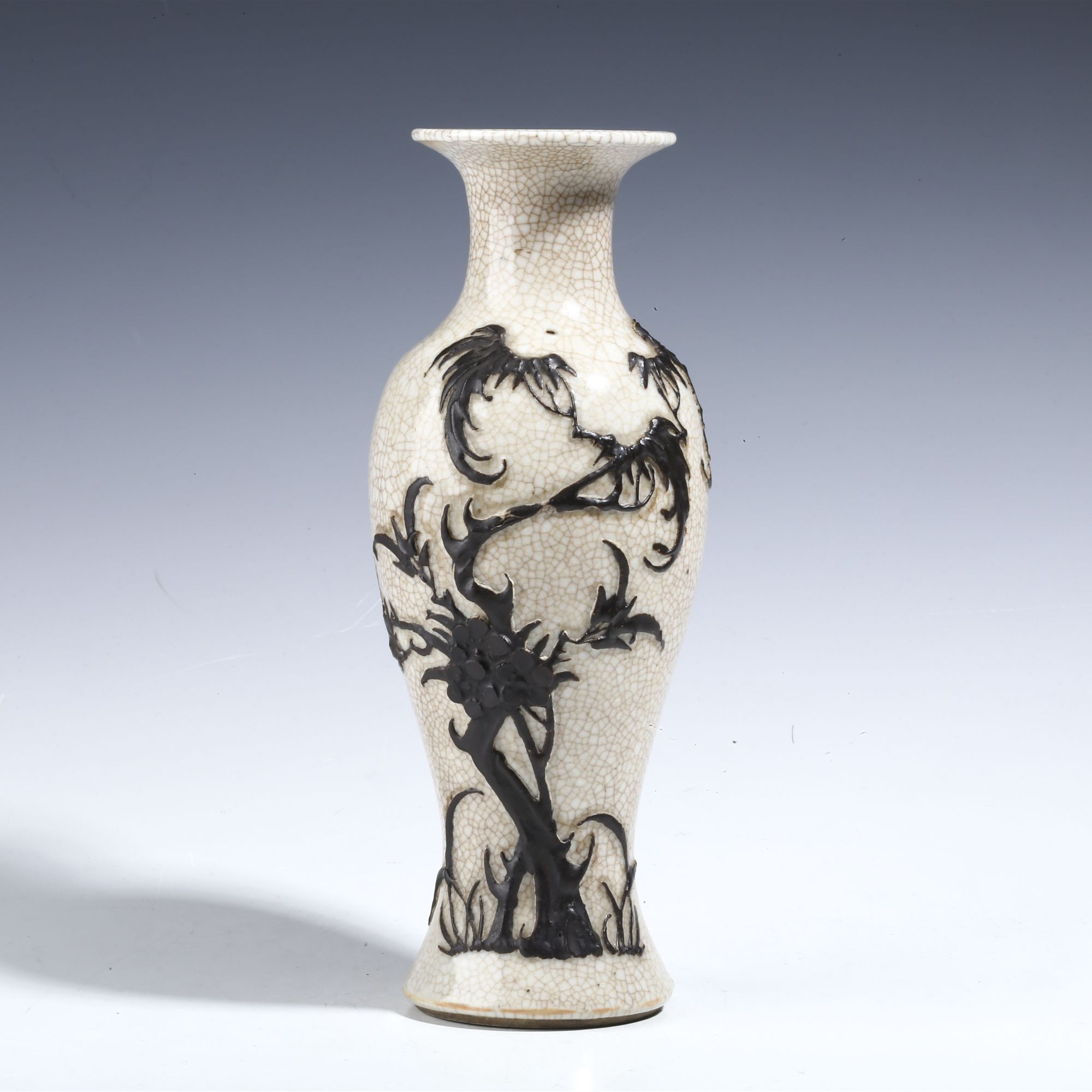 【拍卖-清中晚】·哥釉堆塑铁骨泥柳树花卉纹观音瓶