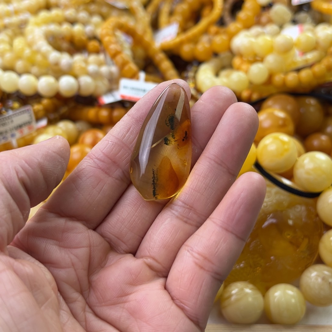 琥珀珠宝奇石未镶嵌
