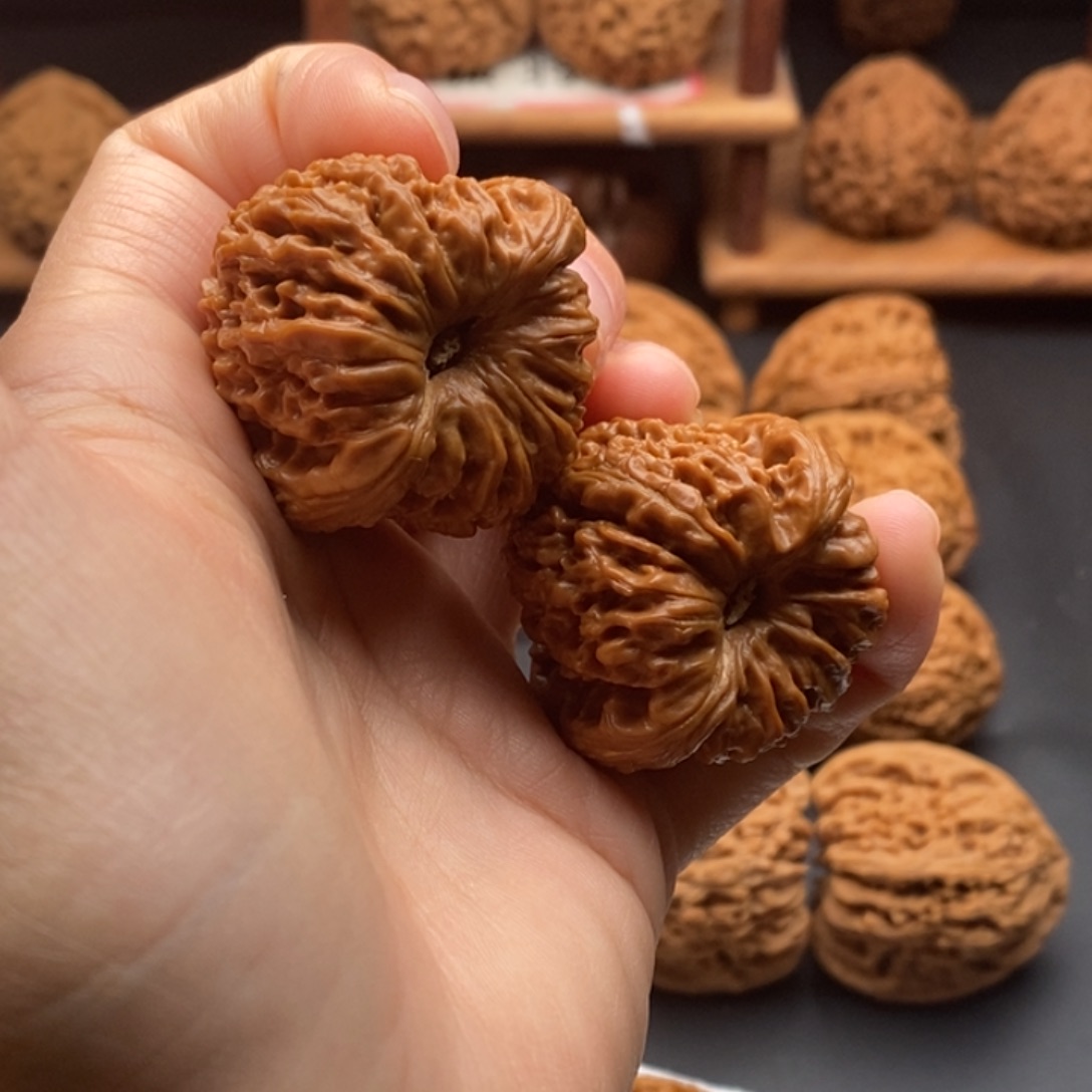 填***字文玩核桃吊坠大凹