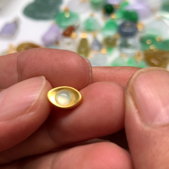 翡翠颈饰未镶嵌翡翠