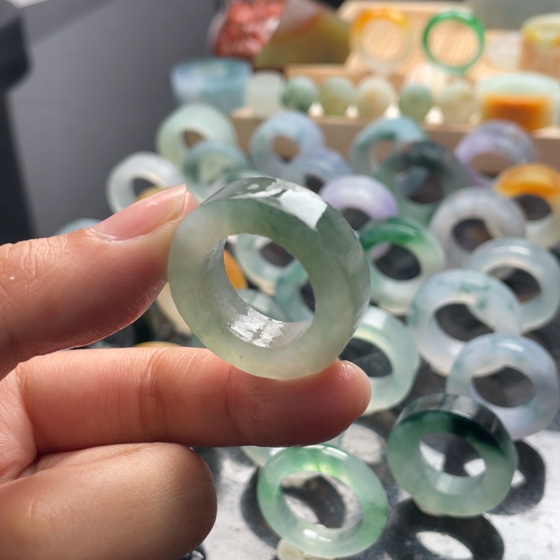 定制翡翠未镶嵌戒指