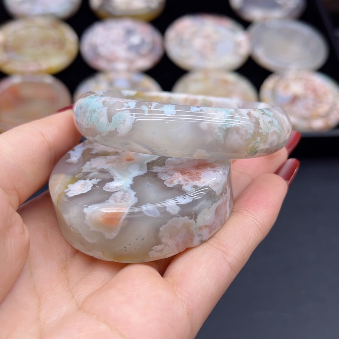 玛瑙/玉髓手镯未镶嵌55