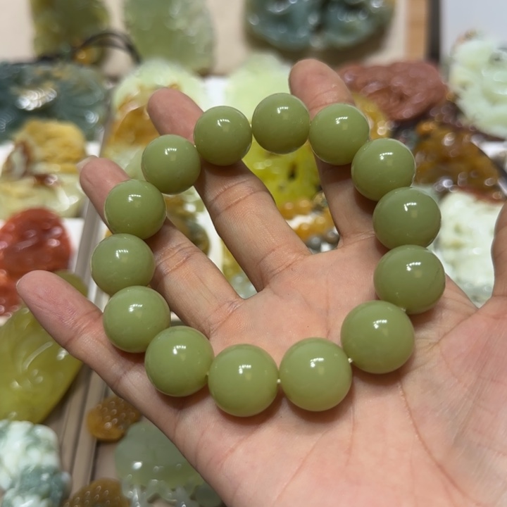 蛇纹石玉吊坠未镶嵌