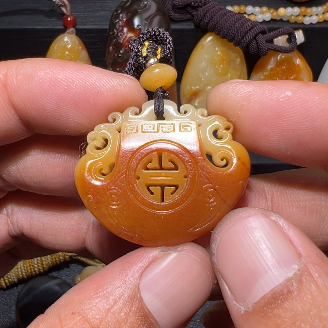 和田玉颈饰未镶嵌