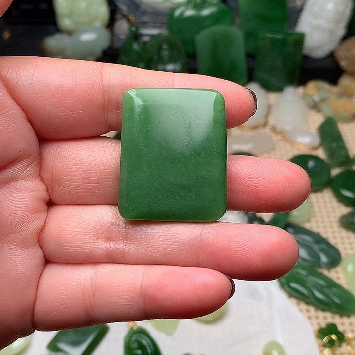 和田玉颈饰未镶嵌飞**石