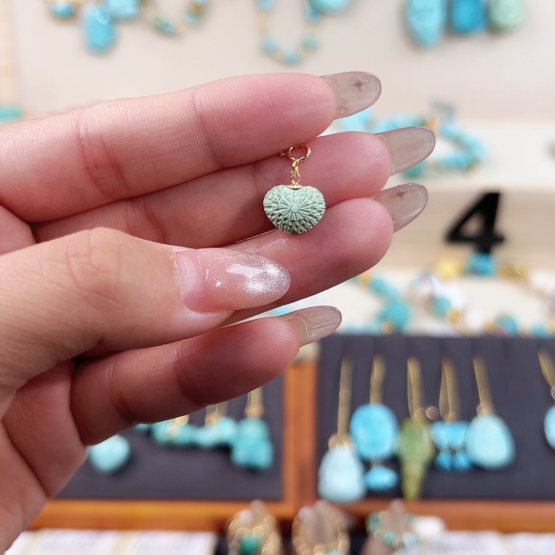 绿松石18K金镶嵌格桑花爱心小滴溜