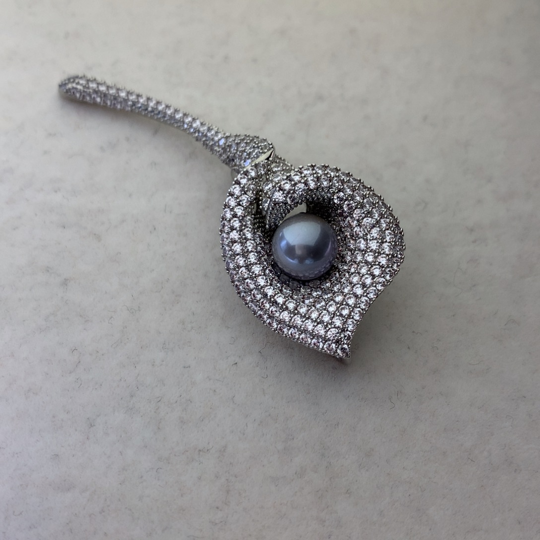 未镶嵌胸饰海水珍珠