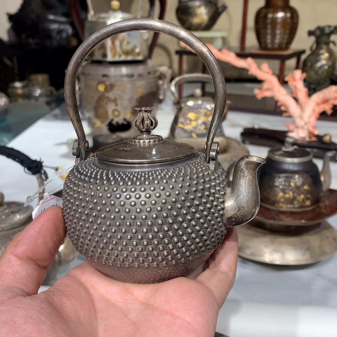 名**?纯银名家手作小银壶