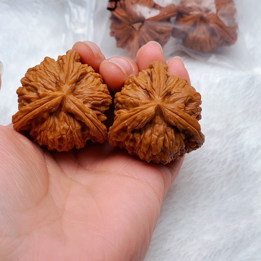 小***师文玩核桃吊坠三棱