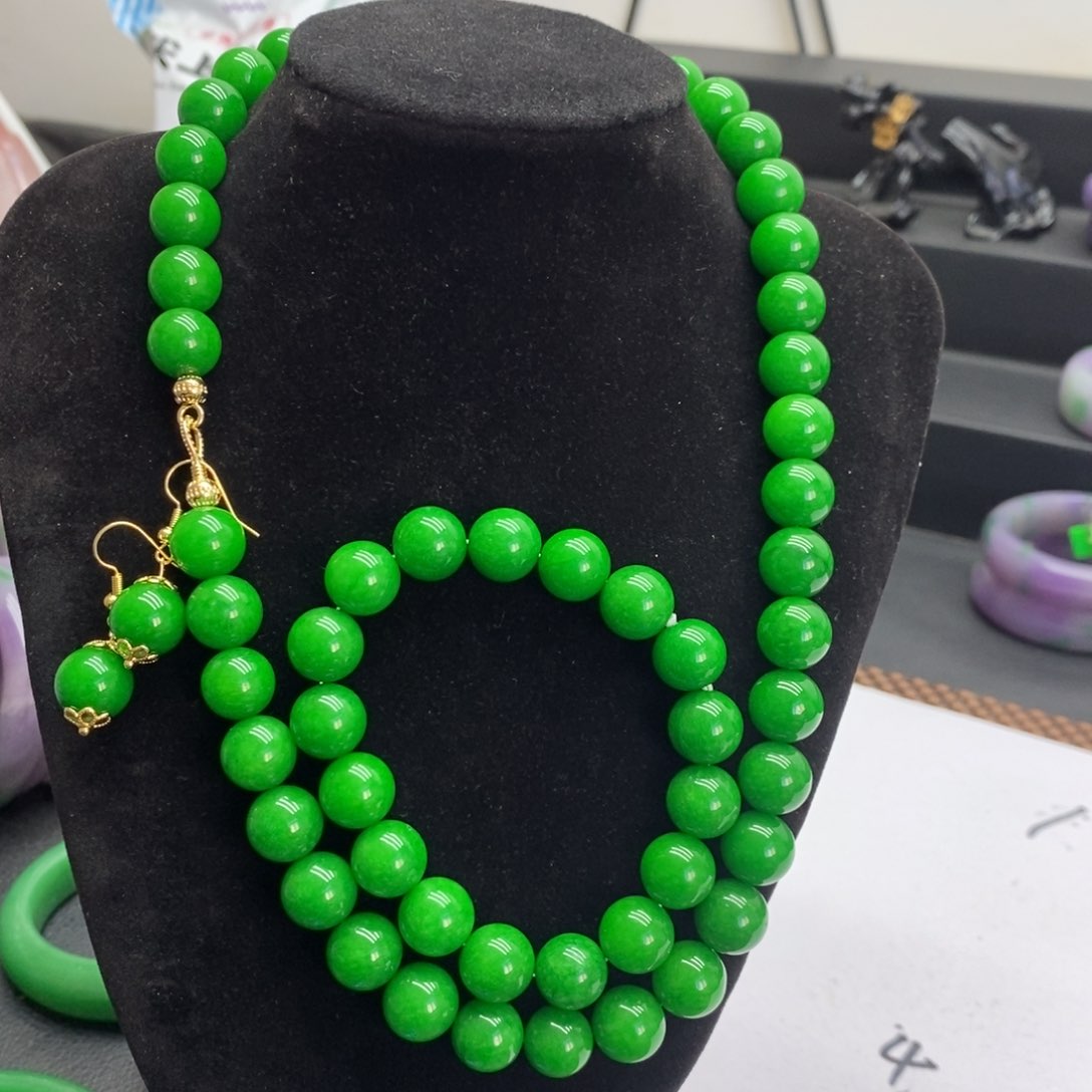 未镶嵌石英质玉珠宝奇石