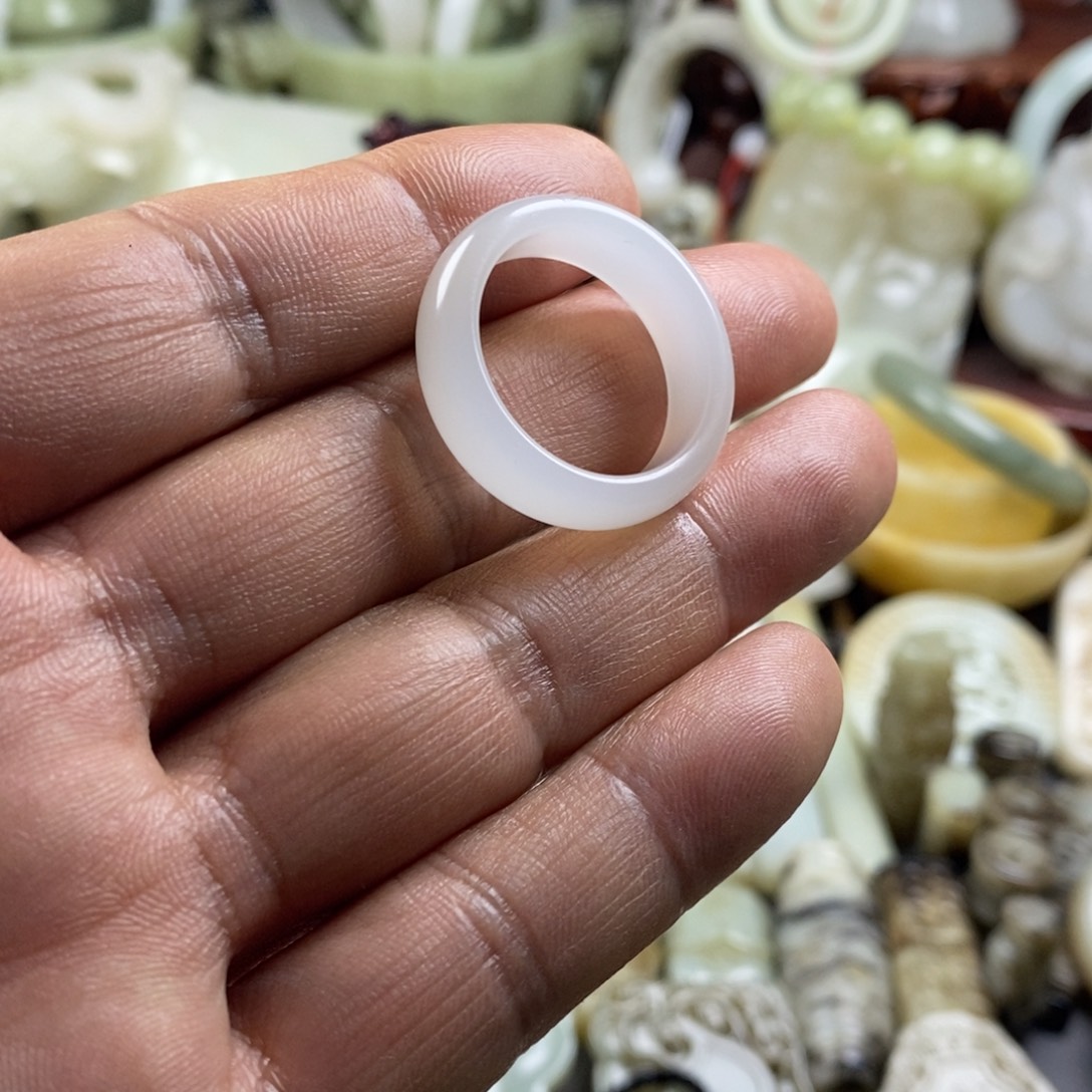 万***意和田玉（糖玉）未镶嵌颈饰